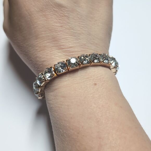 162 Gold with Crystal Rhinestones Stretch Bracelet - Picture 1 of 5